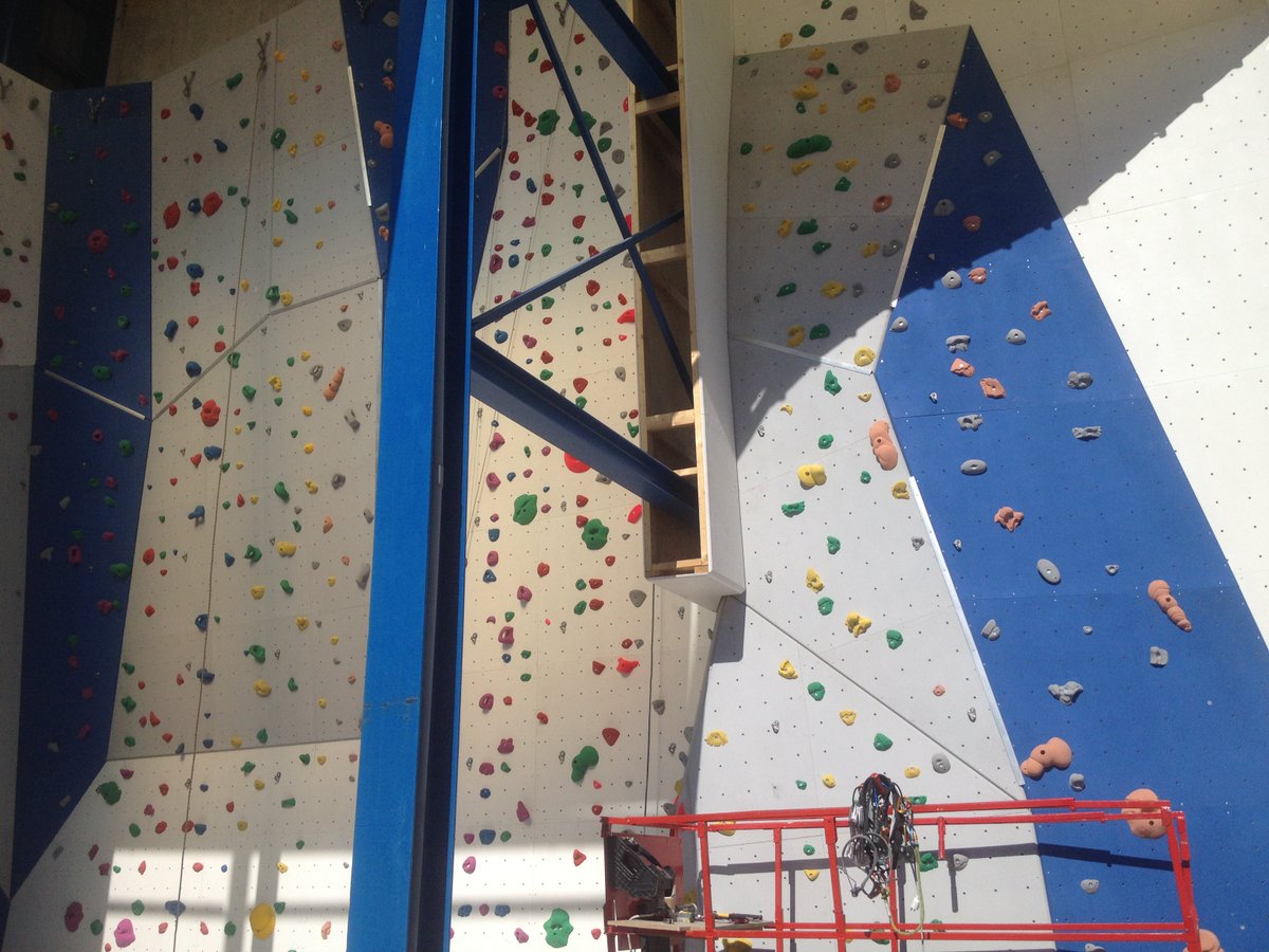 Entre_Prises's tweet photo. New 70 square metres boulder and 10 metres high lead wall in Rabat (Morocco) built by @Entre_Prises at LycΓ©e Descartes! #EPBuilt #WeAreEP https://t.co/1hcS9MXjnp