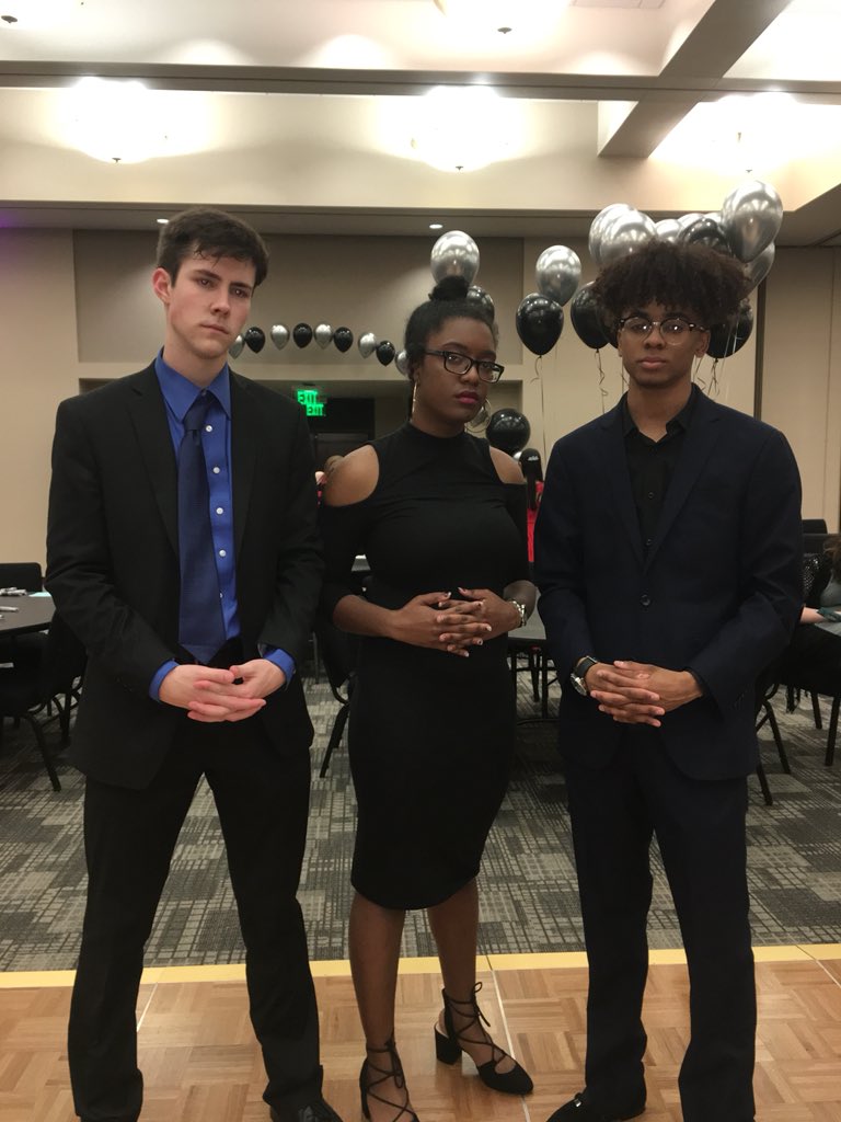 thegoddessryan's tweet photo. Looking at us makes you want to submit. We define excellence &amp; you’re a pathetic little cuck 🤦🏾‍♀️🖕🏾
#pindick #loser #paypig #findom #blacksuperiority #ebonydomme #whitebeta #tribute https://t.co/DUTTEC0hQd