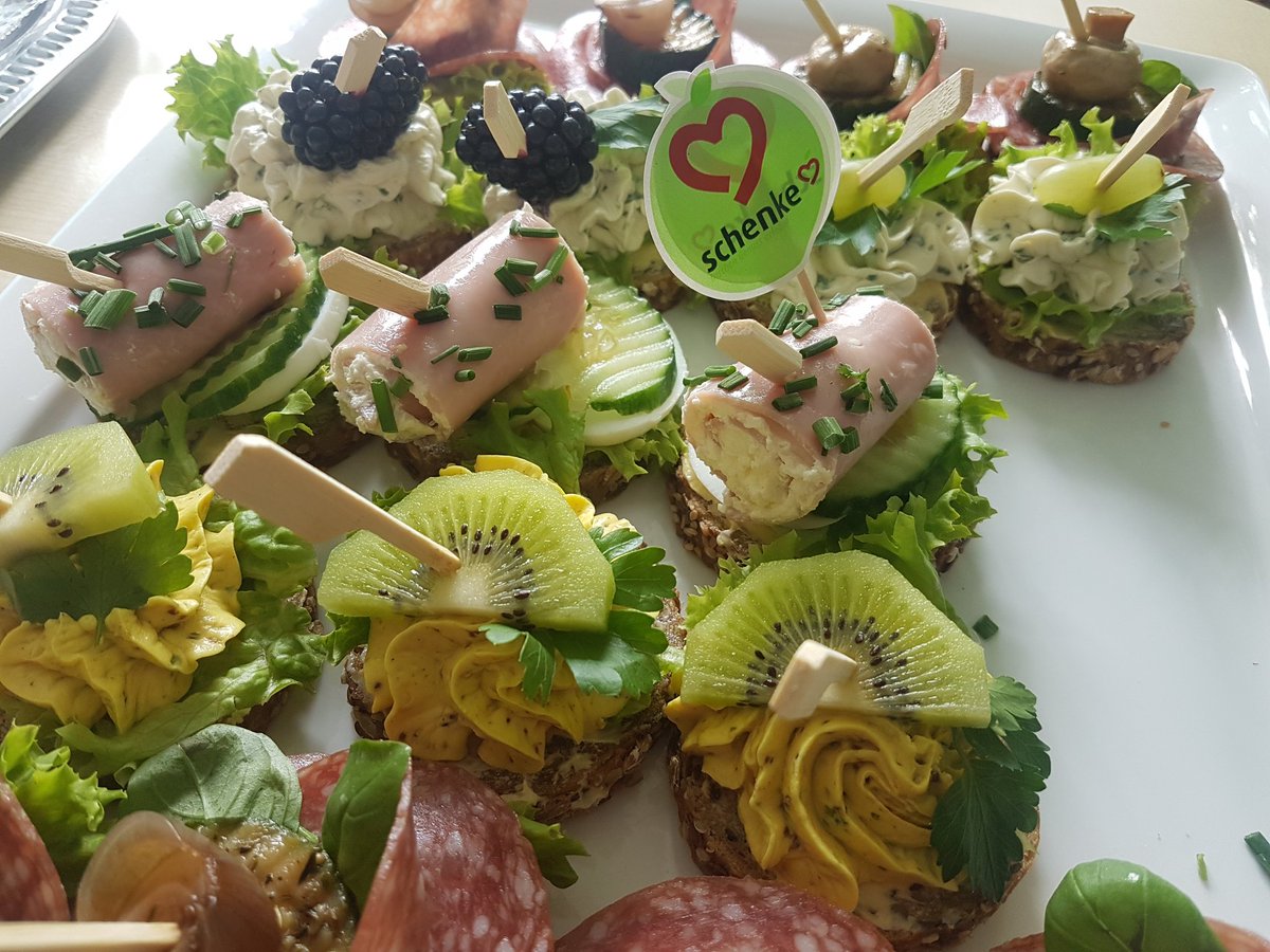 anfisc's tweet image. Lunchtime at #sapcodejam in Gütersloh at Reply 
 @qmacro @h_neumann @SAPdevs