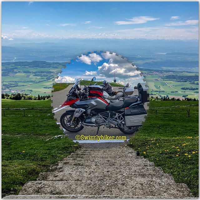SwizzlyBiker's tweet photo. Au Col du Chasseral! #chasseral #murtensee #bielersee #neuenburgersee #dreiseenland #bmwr1200gs #r1200gs #secenery #scenic #view #scenicview #motorcycle #motorbike #motorbikesofinstagram #motofoto #instamoto #instamotorcycle #motorrad #moto #motorcycleto… https://t.co/M0QVusXACt https://t.co/2CSOtr6W3R
