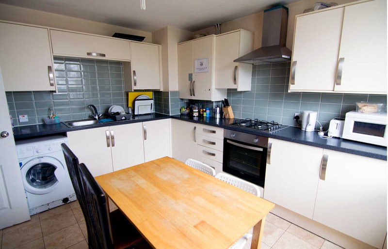EuroomsLtd's tweet photo. Double bedroom available in All Saints

🔸 share or rent privately
🔸  from £105 per calendar week
🔸 room ID 423
🔸 property fully furnished (including white goods)
🔸 free &amp; unlimited WiFi access
🔸 bills included
🔸 common premises cleaned regularly https://t.co/kZODzSlqtP