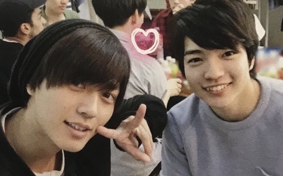 re_nmk's tweet photo. キンプリの黒の人は
ソフト関西弁、左利き、サッカーが得意、転校族、来年に主演映画が決まった大学2年生の19歳「永瀬廉くん」です☺️

お顔が素敵なのはもちろん、努力の人。ファンの人だけでなく周りの仲間の気持ちも考えられる心の優しい人。だからこそ、仲間や先輩からも愛される廉くんです。 https://t.co/bhwR2Sbb7W