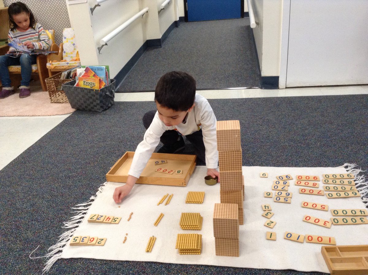 LexMontessori's tweet image. A 5 year old lays out #Montessori #GoldenBead materials as he deepens his knowledge of the decimal system and place values. Concrete materials enable a child to garner a sense of quantities and exchange within the #DecimalSystem. #IamLMS #ShowMeDontTellMe #MontessoriNow