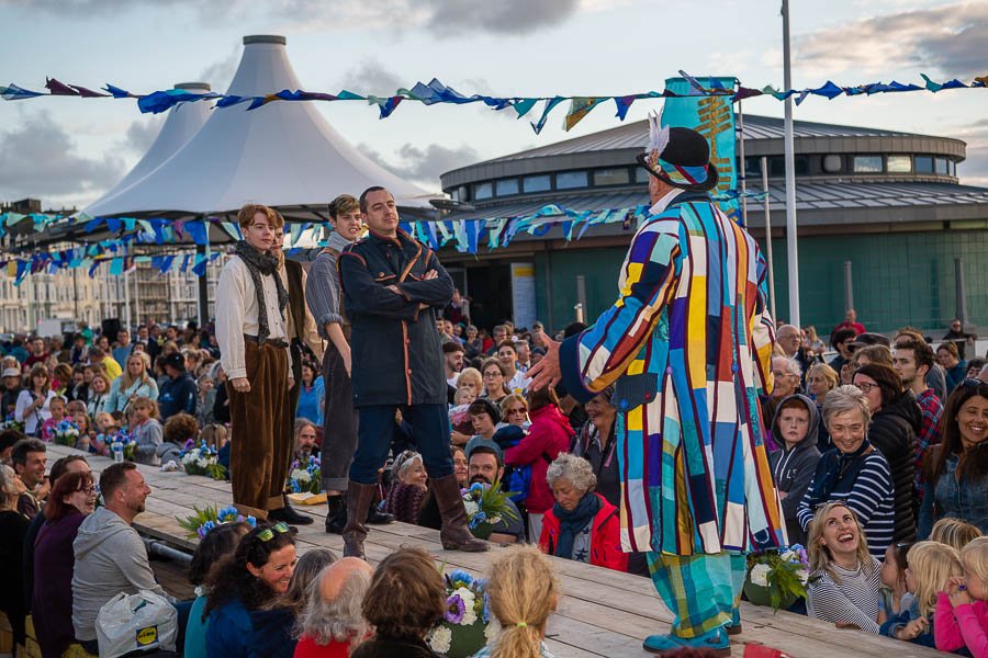 AradGoch's tweet photo. Pob hwyl i griw Arad Goch ac Aberystwyth Ar Y Blaen fydd yn @theCentre Caerdydd heno ar gyfer noson wobrwyo @AandBCymru! #HenLinellBell
Best wishes to the Arad Goch and Advancing Aberystwyth crew who will be at the WMC tonight for the @AandBCymru Awards! #FarOldLine https://t.co/Uu3RugbeI4