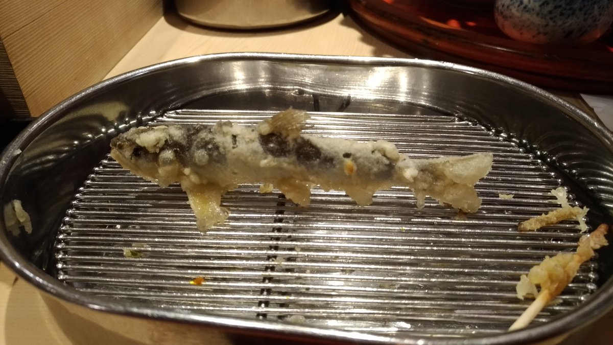 Djやがみ Pe Twitter 稚鮎の天ぷらです もはやこのレベルになると美味しいのは当然ですが 揚げたあとに立たせる技術を伺いました 見て 食べて楽しむ やはり食は最高のエンタテインメントです てんぷら深町
