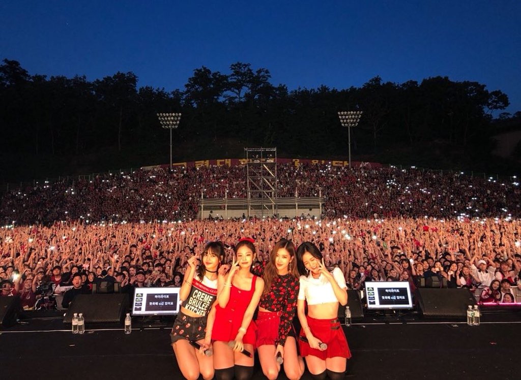 IntBLACKPINK_PH's tweet image. [IG] 052518 blackpinkofficial update :
#BLACKPINK #BLINK #FIREE #RED #LOVE #YOU #GUYS #블랙핑크 #고려대#고대#축제 #사랑해요 #모두 #모두 

-J