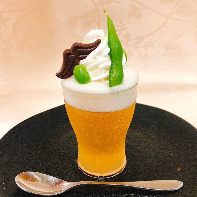 創作菓子アトリ 横浜のケーキ屋 父の日ケーキを開発中 ビールのゼリーを作りました 泡をそのままムースにして 炭酸感も楽しめるケーキになる 予定です 父の日 ビール アトリ ゼリー T Co Aj1uohwjzb