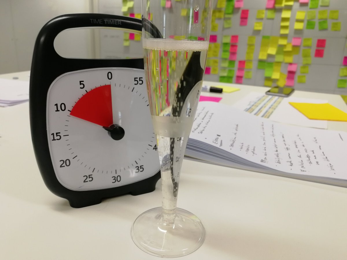 rosahilden's tweet photo. Valmista tuli #SuoPa #designsprint  Kippis! https://t.co/RzUMB1s4kz