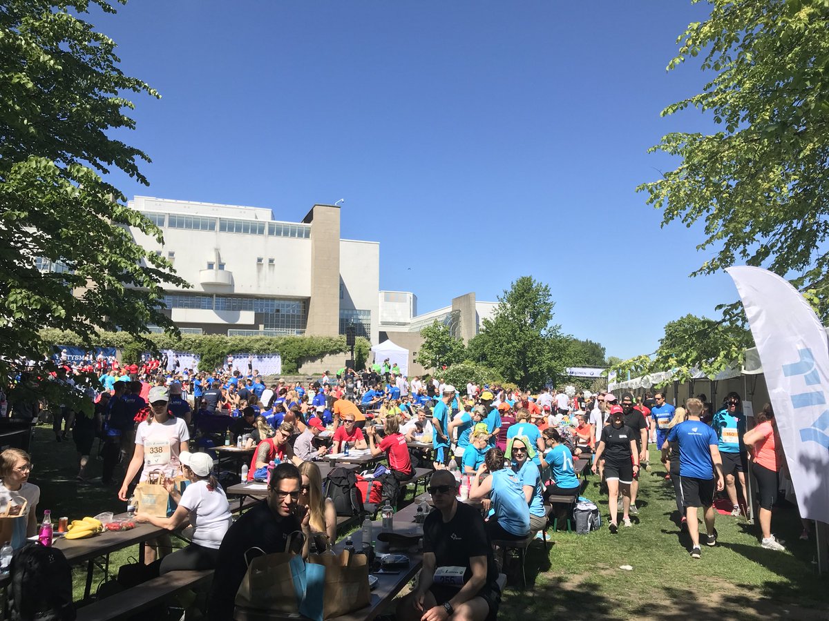 MarkusLyyra's tweet photo. 25,2 km done now and ”only” few laps to go... ☀️😎🏃🏻♀️🏃♂️👍
#companymarathon
#ymv18
#yritysmaraton
#Basware https://t.co/myfb5CUHDV