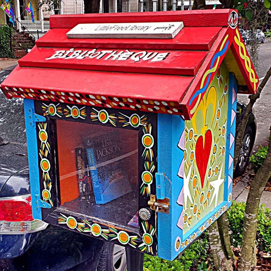 BookandaBrew's tweet photo. On a visit the USA one of our team spotted these mini free libraries all down @magazinestreet in New Orleans! You take a book and replace it with another...what a great idea! 📖☕❤
#bookandabrew #bookstagram #bookish #subscriptionbox #lovereading #tea #novel #nola https://t.co/hodU6jnRwg