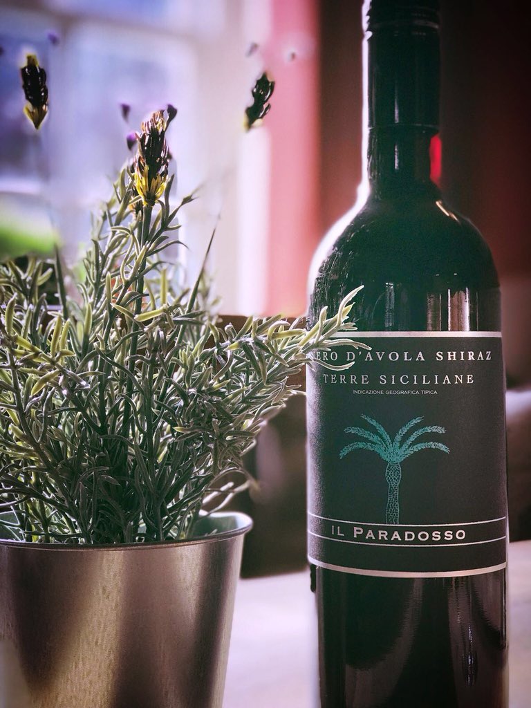 Come rain ☔️ or shine ☀️ come &amp; enjoy a glass <a href="/swaninnub9/">The Swan Inn</a> this #BankHolidayWeekend. And how about a bite to eat? Saturday Brunch, Sunday Lunch or Dinner on Monday: swaninndenham.co.uk/booking/