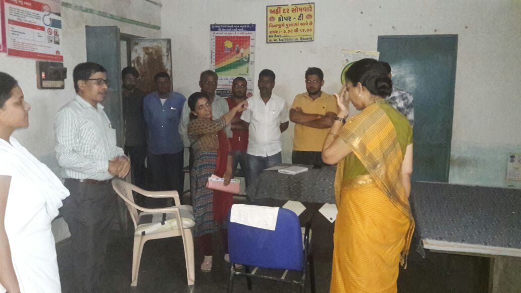 CdhoSabarkantha's tweet photo. Res. Health Commissioner Visited Kankrol Village. #crosschecked H2H Survey,Total ANC & Highrisk ANC, Delivery @PHC. https://t.co/Y99uZn1WAL