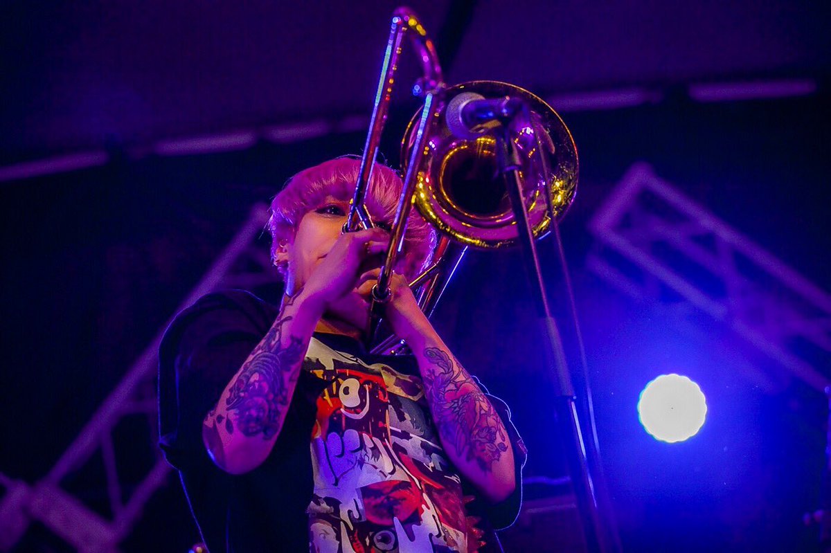 かなす坊や 明日はsakai Meeting 18 ヘイスミスは18 10 だよー どうぞよろしく この写真両腕の刺青ちゃんがバッチリ見える 私は腕にいっぱい入ってるのだけど全部縁起物なんだ 右は狸と八咫烏 左は狐と不死鳥で対になってるんだぜ