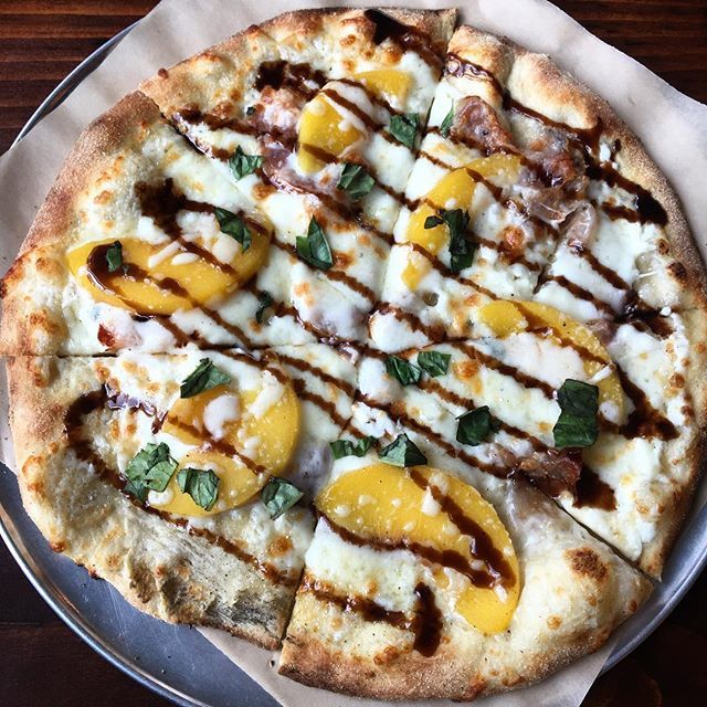 Had to order it for the #ilmfoodporn potential. The peach + prosciutto pizza at @yourpiewilmington only available for a limited time. And that balsamic drizzle was 👌👍#wilmington #eatnc #portcityfoodies ift.tt/2saUQp6