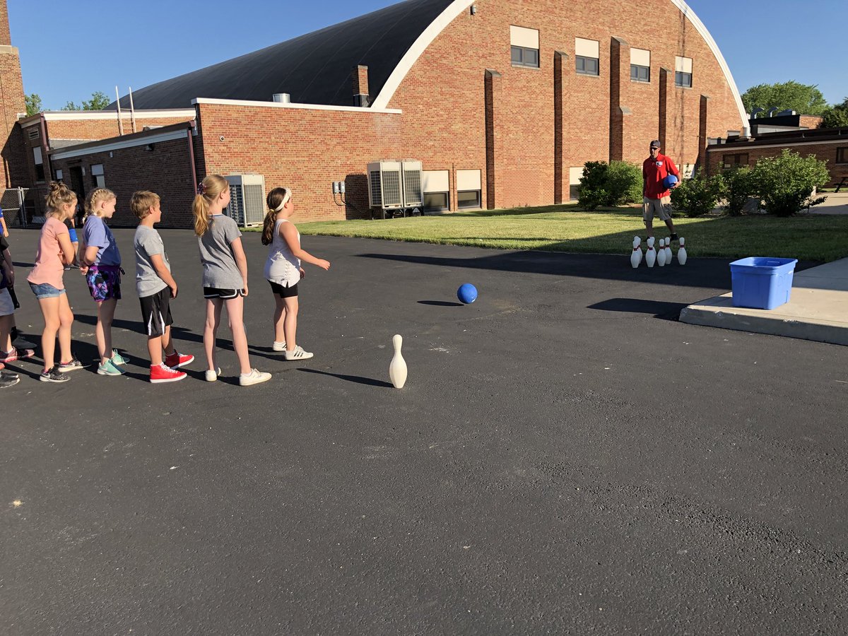 TES_fourthgrade's tweet photo. Field Day was awesome!  We had a great time, but by the end of the day we were tired!!!!  Such a great way to end the school year!  #schoolsoutforthesummer #goodbye4thgrade #5thgradeherewecome 🤚🏼☀️🌈 https://t.co/j35vwlguL7