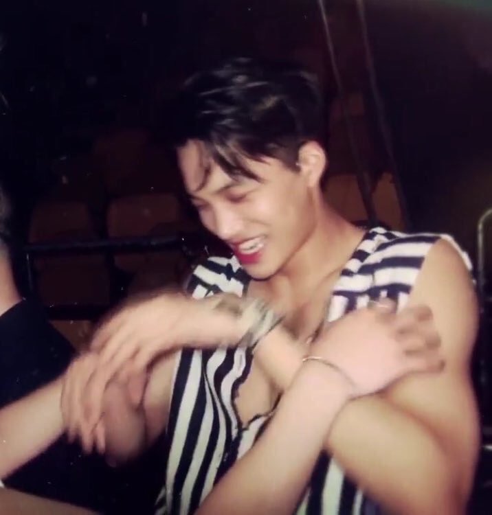 soloistkji's tweet photo. yeah..... i’m in love... whatever..... https://t.co/u3z7gcS8sd