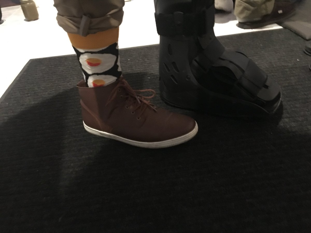 BrandonRoweTV's tweet image. Since I haaaave to get out of bed for work 😴 I decided to make it an EGGcellent Friday.

#FunkySockFriday #BootLife