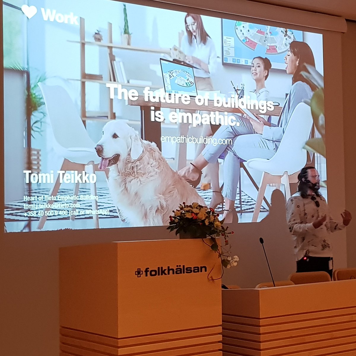 k_ride's tweet photo. @TomiTeikko sulkee #QuantifiedEmployee -seminaariin temaattisen ympyrän toiseen empatiapuheenvuoroon, tällä kertaa empaatisiin rakennuksiin #qe2018 https://t.co/hIQtoZg8sU