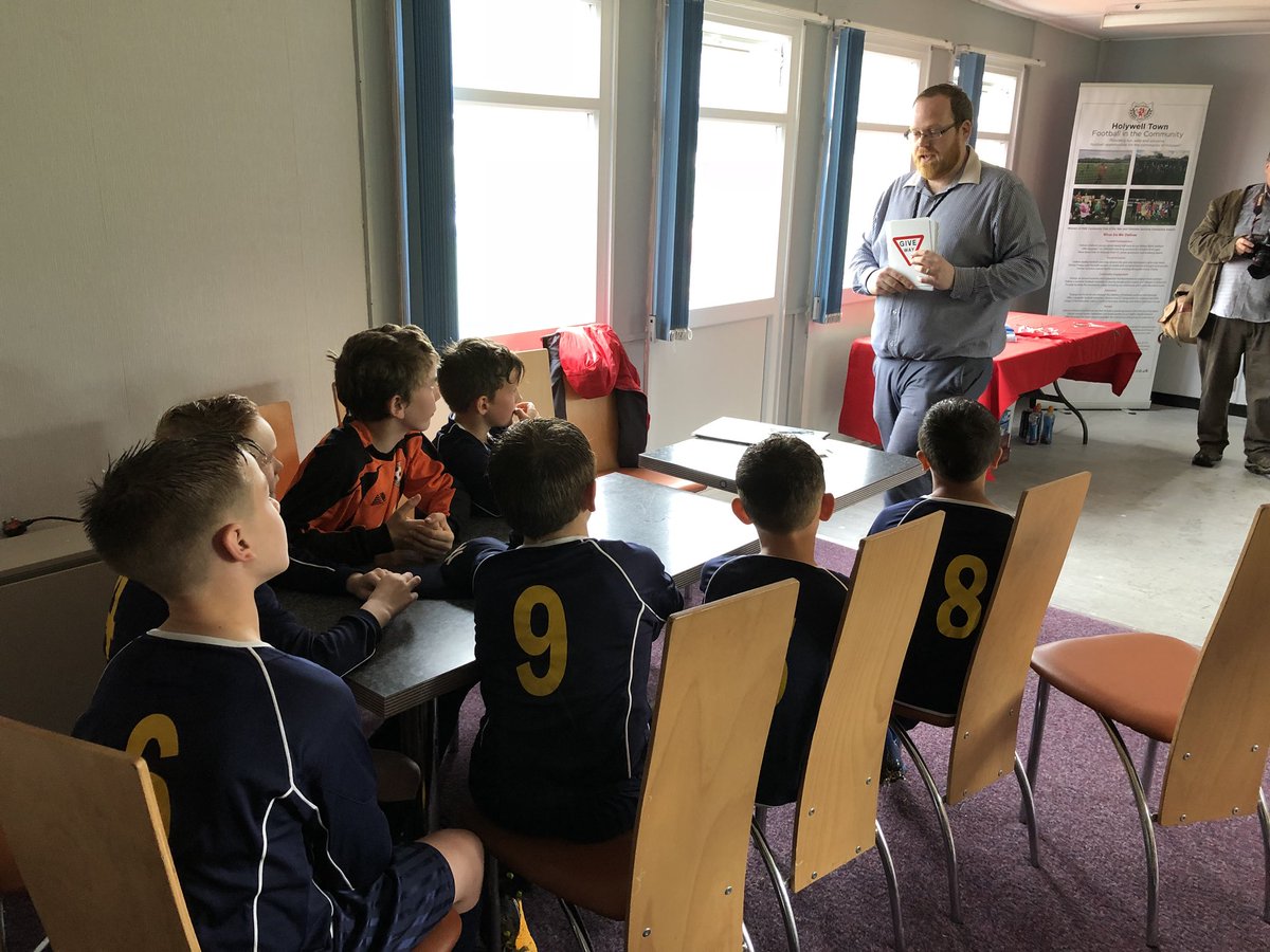 YsgolyLlan's tweet photo. Ready to participate in the Liam Simpson memorial cup @DragonSport_FPS @Holywell_FITC #inmemoryofliam https://t.co/NuCTzq11GH