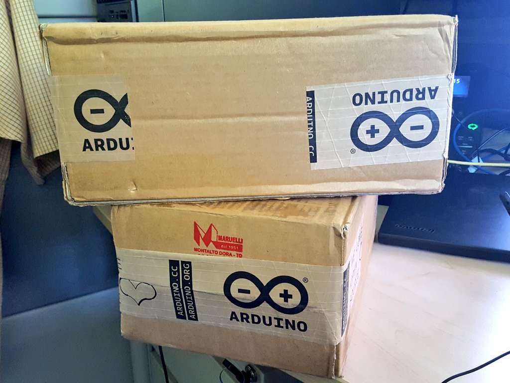 batze1978's tweet image. Our #ArduinoEngineeringKit arrived. Actually two, so we will have twice the fun. I will keep you posted. #Arduino #matlab