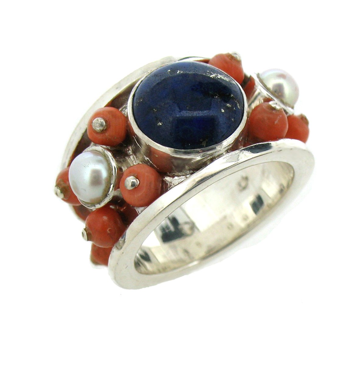 WillBJewellery's tweet photo. This ring was made using reclaimed stones from the customer's much loved broken jewellery for her 50th birthday from all her best friends. I am pleased to say she was thrilled with the result and it looked great on #bespoke #jewellery https://t.co/zF7zpwAcOh https://t.co/GqLxGrGQG7