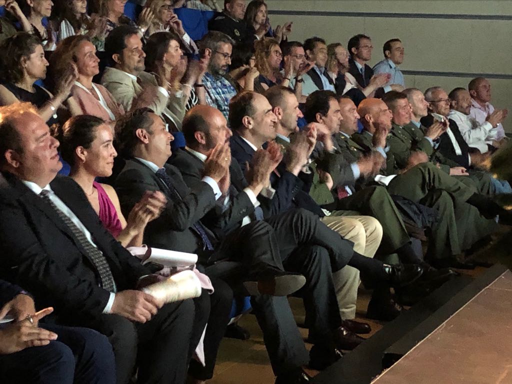 _CEIM_'s tweet photo. El presidente de #CEIM , #JPLázaro, acudió anoche a la #XIGalaVillaDeAlgete del @Aytodealgete donde entregó la medalla de plata al mérito empresarial a #SolintalLRD. ¡Enhorabuena a todos los premiados! https://t.co/yHAnqS6tnS
