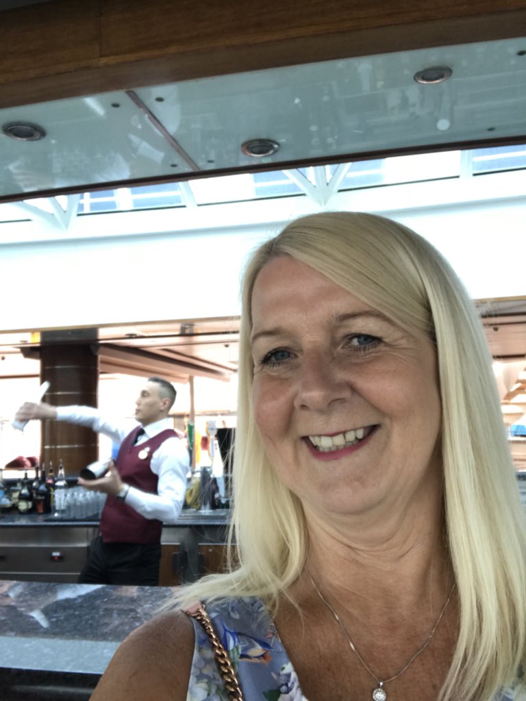 gocruisejane's tweet photo. #drinksonschofe https://t.co/rYXcXIKgdY