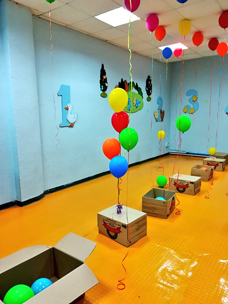 eisekcc's tweet photo. #Happy #Friday!🎈playing with #balloons and #boxes is a #must. We had a blast! Enjoy your #weekend!
@SEKCiudalcampo @institucionsek @mclagar #inmyclass #littleones #nurseryschool https://t.co/ACGylKX92k