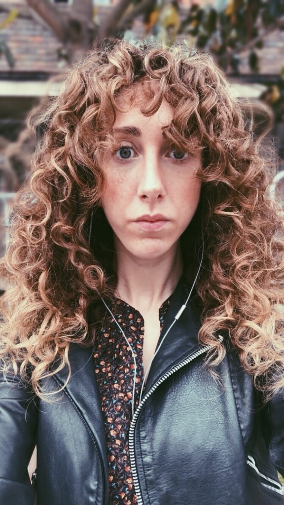 Another amazing cut from Emma at <a href="/wedocurls/">Unrulycurls</a>. She helped me fall in love with my hair 3 years ago and I've never looked back 🖤 
#curly #curlyhairbreakstheinternet