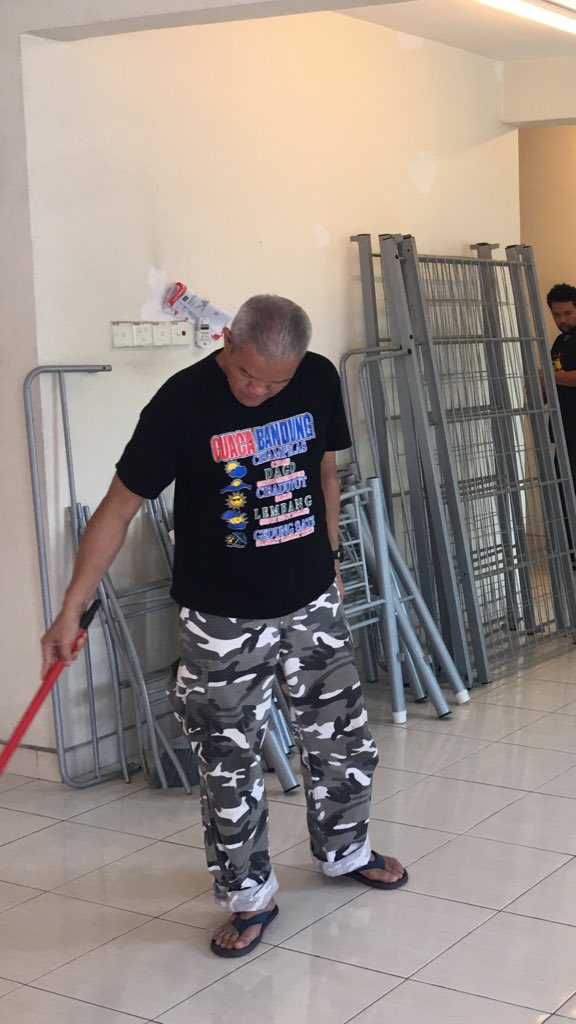laeAZHAM's tweet photo. Katil untuk dilepaskan percuma.

Katil bujang dua tingkat.Ada 4 set utk dilepaskan.Cuma datang ke segambut bawa kenderaan sendiri.Mohon perhatian kepada newlyweds atau yang baru pindah rumah.Condition nora danish lepas cerai. https://t.co/MqzYbiWmYn