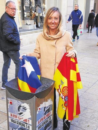 TabarniansTs's tweet photo. @NNGGcat @PPCatalunya @PPopular @NNGG_Es Esperemos que también le enseñéis a vuestra ex-diputada a reciclar. https://t.co/qI5wj2myWl