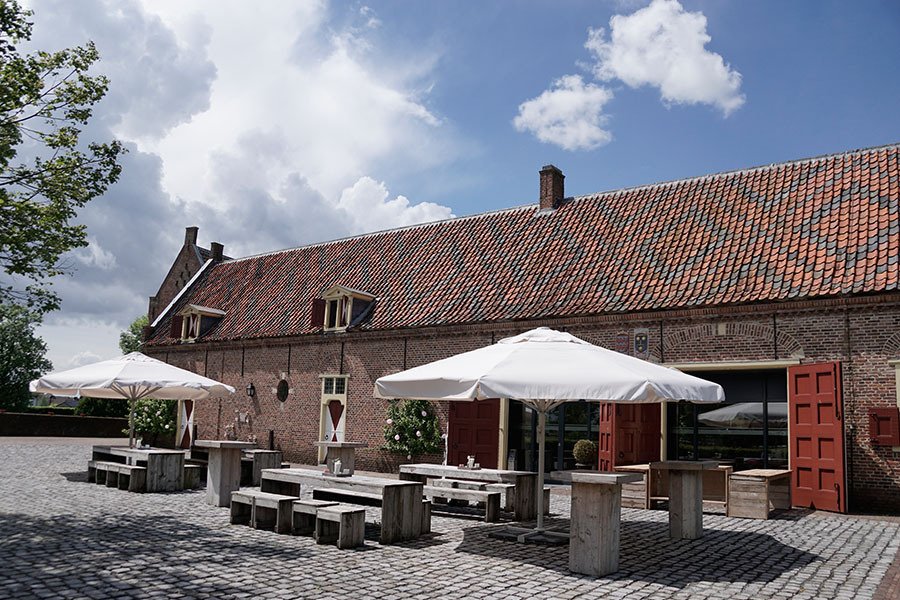 GEZOCHT! een gastvrije en enthousiaste #ondernemer voor het #Koetshuis van het prachtige #kasteel #Ammersoyen, strategisch gelegen tussen #Maas en #Waal. Zie jij kansen? Meer info vind je op glk.nl/actueel/nieuws….