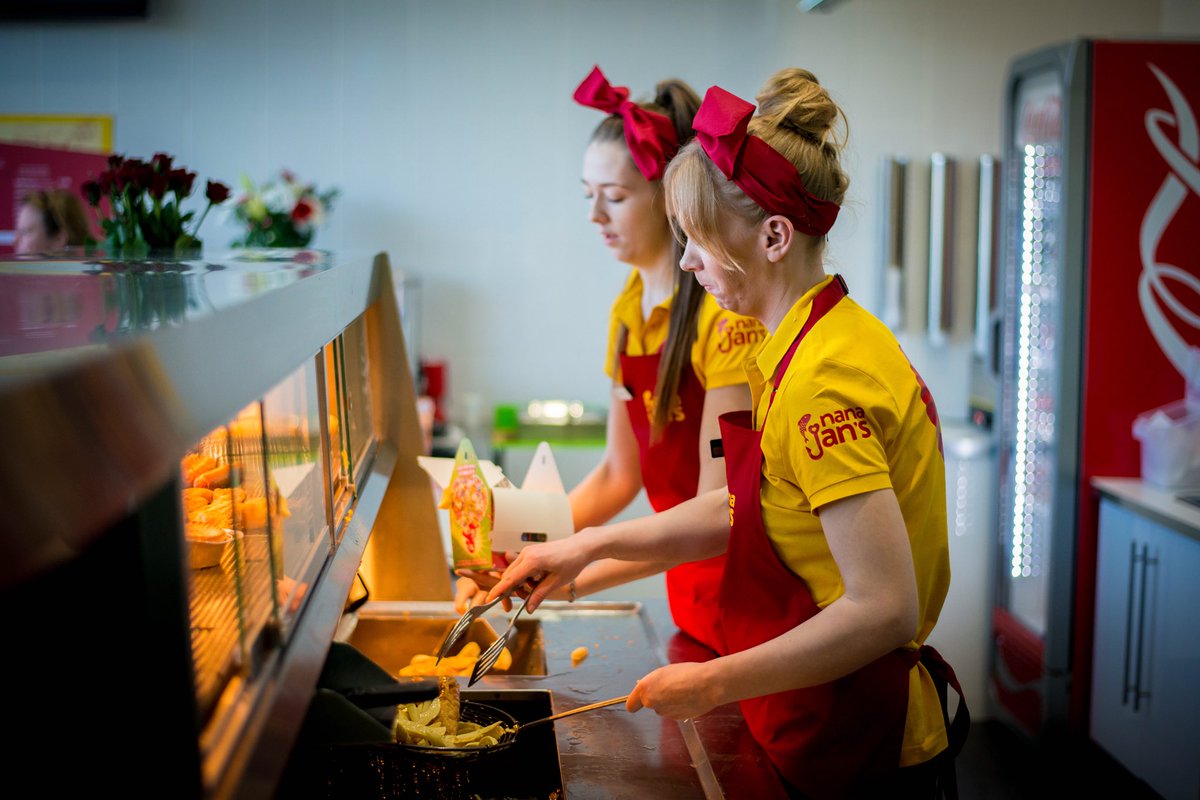 Happy FRYday everyone! 🤗

Don’t forget 💭 we’re open straight through to 9pm so as soon as you’re ready for your Friday treat, we’ve got you covered! 🎉🎊

Whatever you fancy, you can guarantee it’ll be fresh, packed with taste and #madewithlove here at Nana Jan’s.

Cya soon! 😘