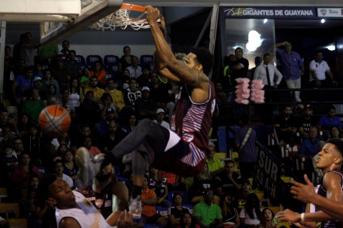 Eli_Elena's tweet photo. #25May | Este jueves 24 de mayo, @gigantesguayana barrió a Marinos de Anzoátegui, al ganar el segundo juego de la serie 81 a 80.
#VamosGigantes #PasiónColosa #LPB2018 #ColososDelSur
Foto: cortesía Gigantes de Guayana https://t.co/nS9Os0qRA1