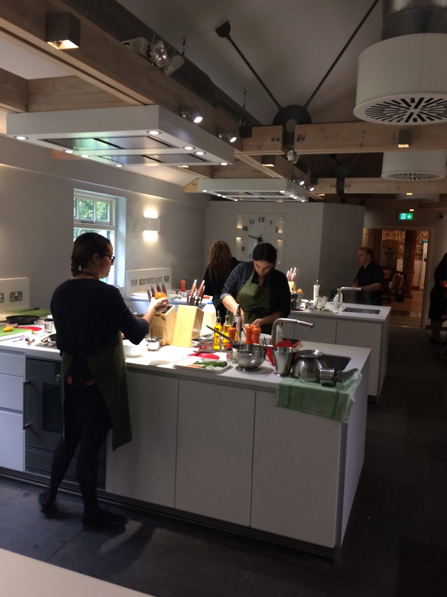FClaringbould's tweet photo. Chefs’ Academy Assement Day @SeasonCookery @ExcChefsAcademy Aspiring chefs - great talent for our industry! @ExclusivePeople https://t.co/jbR6X7xPQO