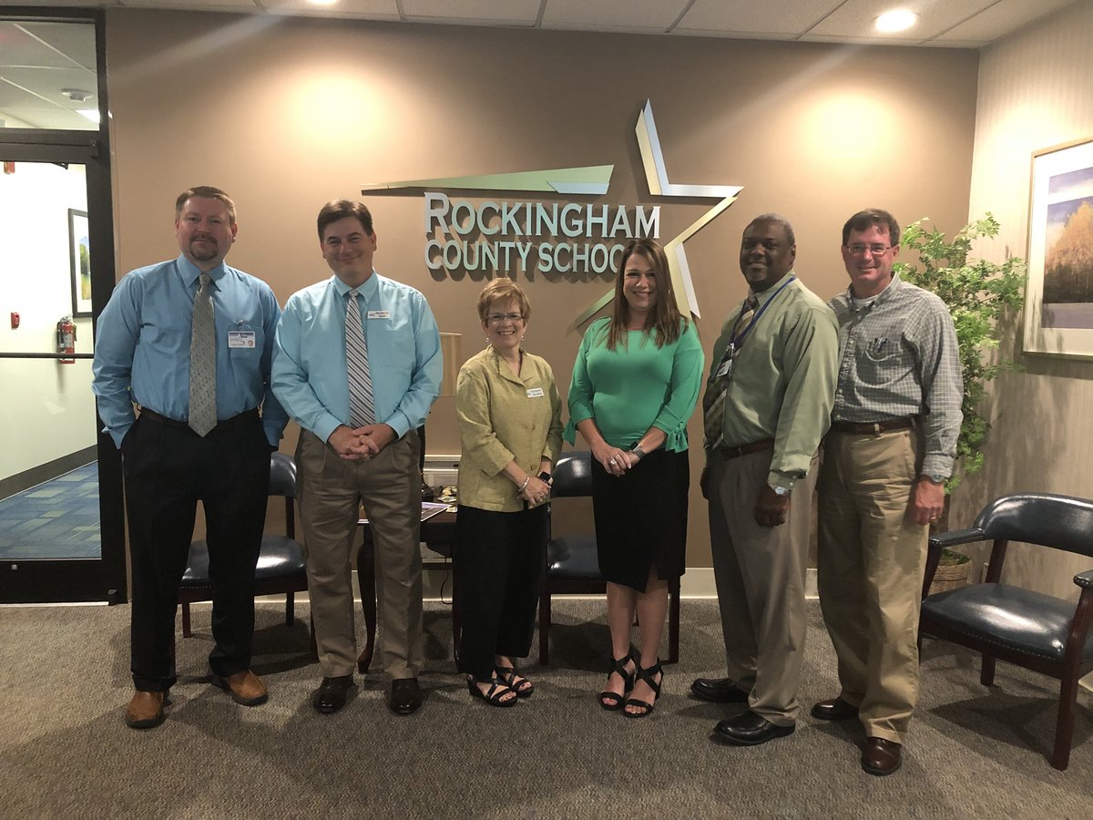 StephanieMLowe1's tweet photo. RCS awesome staff wearing green for Mental Health Awareness Day in Rockingham County! #standupagainststigma @RCS_NC @CcorcoranCindy @Chevy20000 @ncschoolpsy https://t.co/aMQ0XOftVd