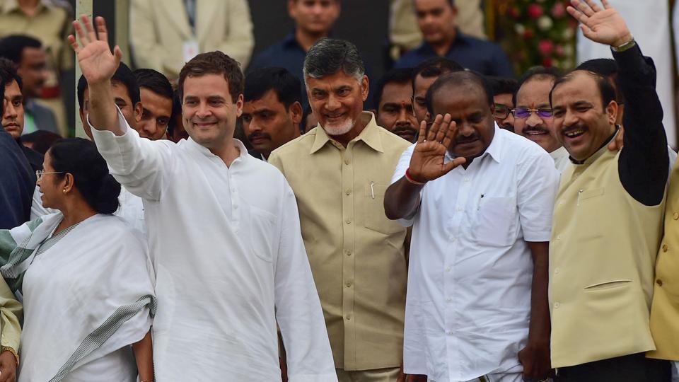 Sujan_Speak's tweet photo. Seems @MamataOfficial is most uncomfortable in anti @BJP4India gathering at oath taking ceremony, #Karnataka, but very comfortable in garlanding @narendramodi within 2 days ! Doublespeak always ? https://t.co/t36F2gr8tX
