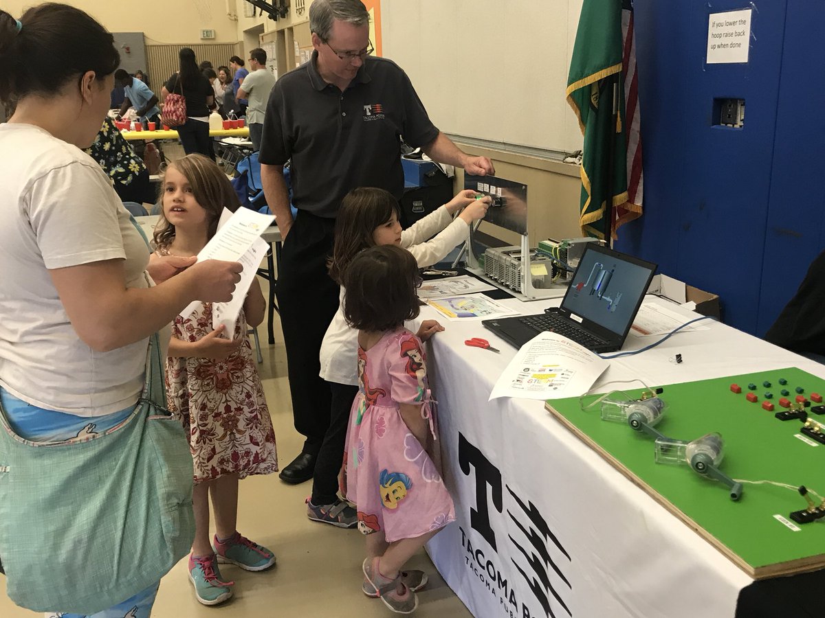 kristi_rivera1's tweet photo. Thank you to our Gig Harbor community for an innovative &amp; engaging STEAM night at Purdy! Your partnership in learning makes a difference for our kids &amp; schools! https://t.co/0g1M246cBI