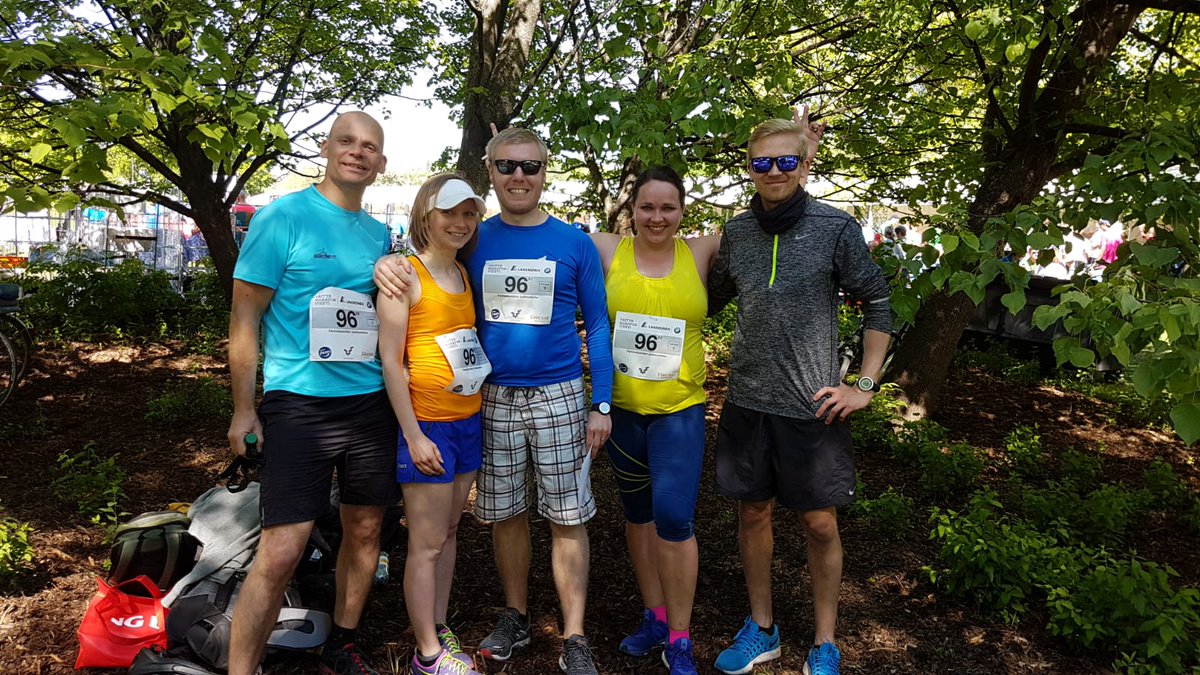 anna_tainio's tweet photo. 2018 #yritysmaratonviesti ja viimeisiä kierroksia viedään! Fennoskandian juoksuvoimalla kova loppukiri menossa #ymv18 #Fennovoima https://t.co/7J6KCzJjQb