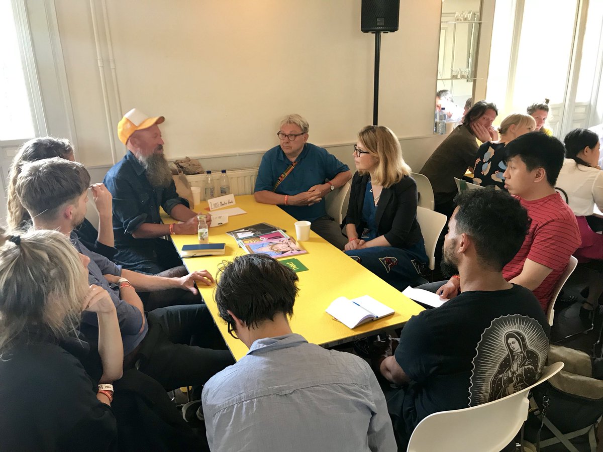 WhatDesignCanDo's tweet photo. Roundtable discussions with experts in the fields of #design and #socialimpact at the @BNOtweets Matching Sessions. #WDCD2018 https://t.co/mrLeKPKfEF