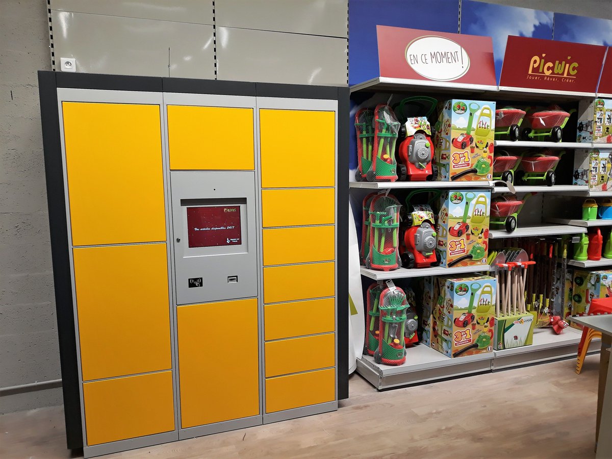 SmartTerminals's tweet image. At @LesMagsPicwic they have one of our terminals to collect toys purchased through the internet in a quick and easy way 😊