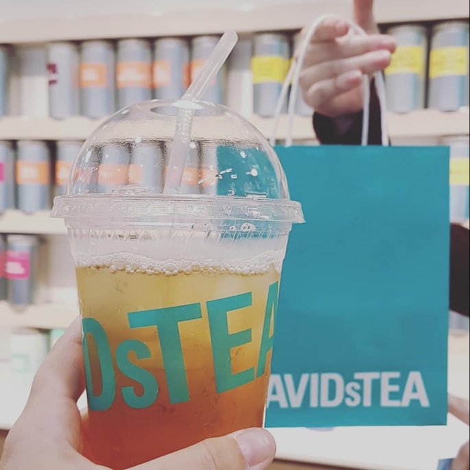 Silly_Skilla's tweet photo. Stopped into David's Tea for a complimentary  (thanks Influenster!)  tea of the day, Lemon Smash. It was so tastey and summery that I bought some loose leaf tea and a travel iced tea press so I can make my own at home!

#davidstea #contest @davidstea @Influensterca https://t.co/3oD4JC5GWT