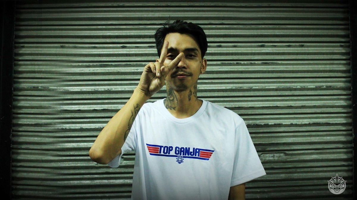 OrigRubio's tweet photo. Your @grassmunkey collection / Dropping today at the Brgy Tibay x Medisina Clothing 12th year anniversary / B-Side, The Collective, Makati City / May 26, 2018 / 500PHP each.
#theviceisright
#mabuhigh
#brgytibay12
@batampasiggg at Andre ng #GoSmokeMary para sa #grssmnky ๐ฅ https://t.co/27n4C8SPou