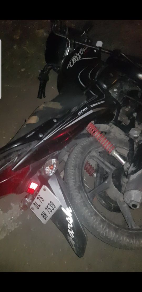 चेकिंग में मुस्तैद #NoidaPolice से एनआईबी चौकी के पास लूटेरे/चोरों से हुई मुठभेड़, दो बदमाशों आश मौहम्मद व आजाद उर्फ चीनी के पैर में लगी गोली घायल/गिरफ्तार, कब्जे से 3500 रूपये, अवैध अस्लाह, गाड़ी का लॉक तोड़ने के यन्त्र व मोटरसाइकिल बरामद <a href="/Uppolice/">UP POLICE</a> @ajay85ldh <a href="/dgpup/">DGP UP</a> <a href="/CMOfficeUP/">CM Office, GoUP</a>