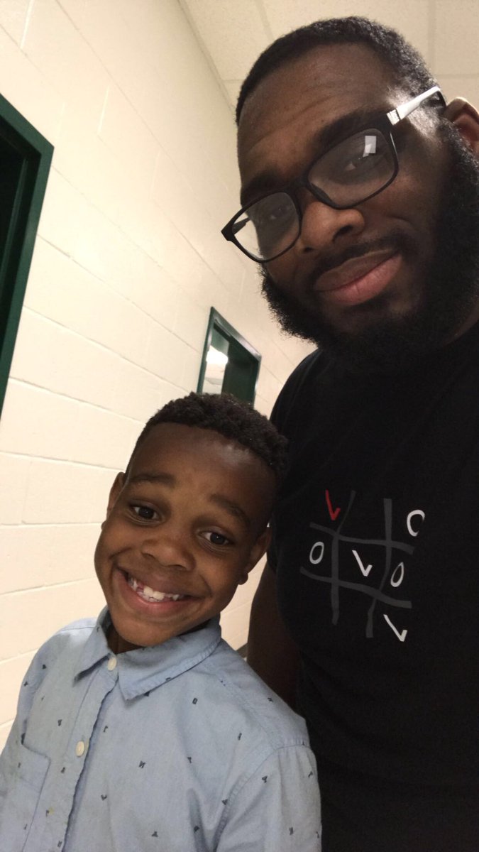 BigQue05's tweet photo. When you understand the return that you will receive from your investment is exponentially greater that what you put in the you won’t mind investing #OurFuture #LastDayOfSchool #pizzaparty🍕 #MrsFields #MsCraft https://t.co/uXo8Pm4TbI