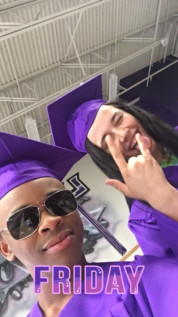 street_darius's tweet photo. Nigga we made it 🤙🏽👩‍🎓👨🏽‍🎓 https://t.co/P4qkhZ3AZF