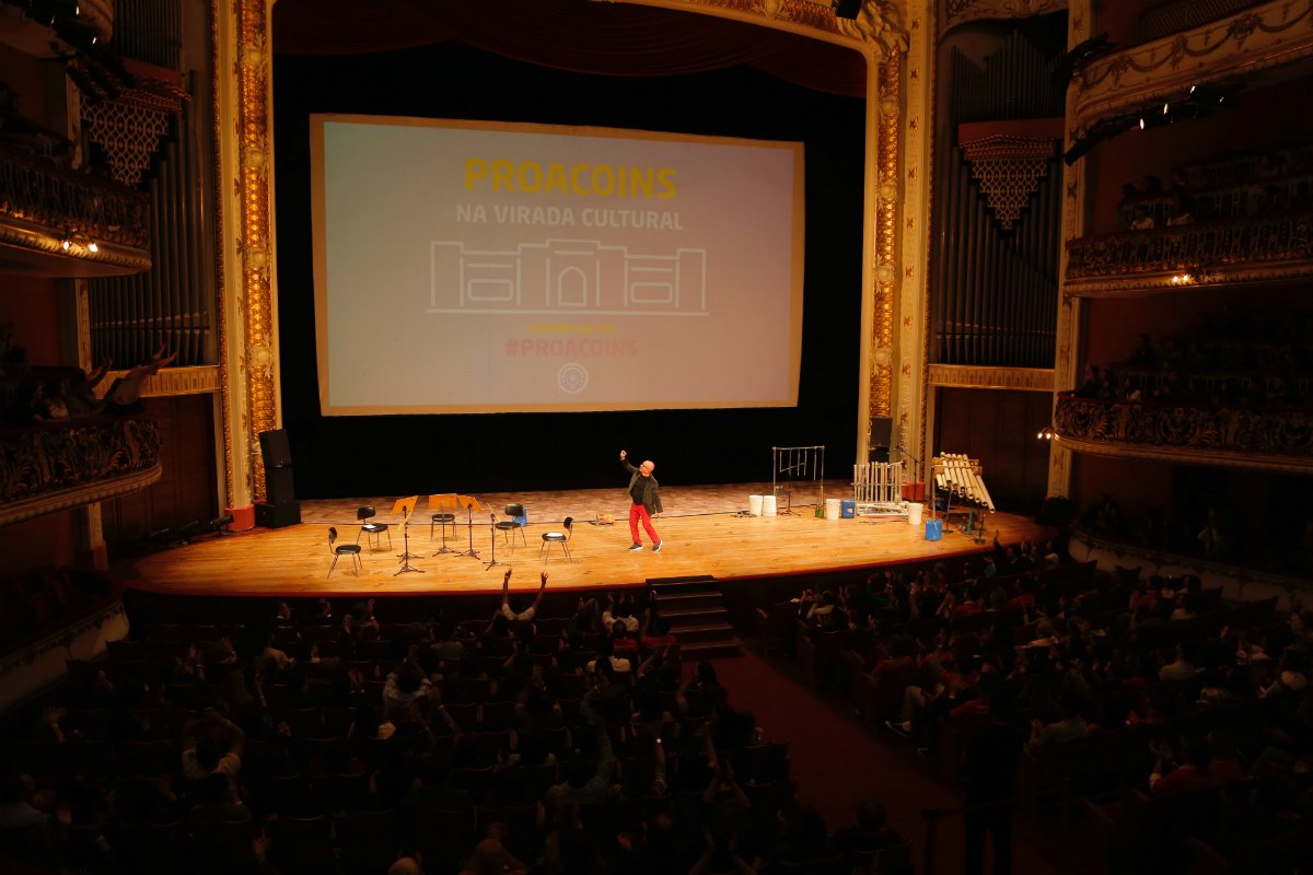 oracledobrasil's tweet photo. Aconteceu no último sábado o lançamento do ProaCoins, aplicativo desenvolvido através das parcerias de Oracle Cloud e Instituto PROA, no Theatro Municipal de São Paulo. Baixe e viva cultura e educação enquanto na cidade. Veja! #OracleVolunteers https://t.co/uQZotAQysG https://t.co/chuduwYPYT