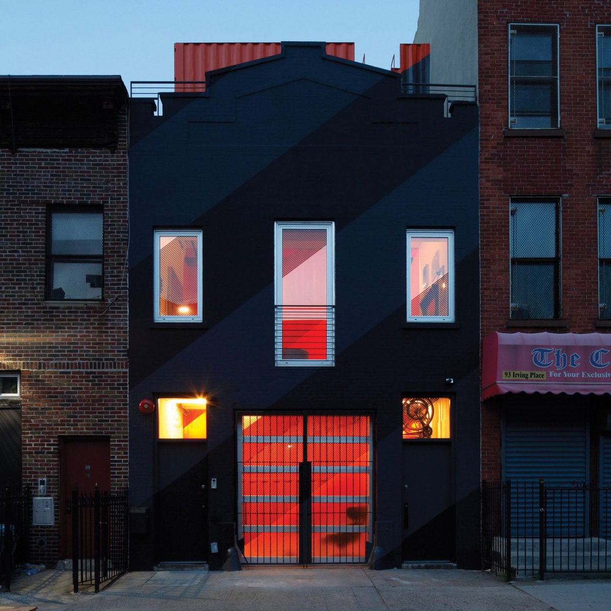 Maya98ART's tweet photo. Shipping container architecture is a form of #architecture using #steel intermodal containers as #structural element. It is also referred to as cargotecture, a portmanteau of cargo with architecture, or " #arkitainer " https://t.co/egdc7xdzLP