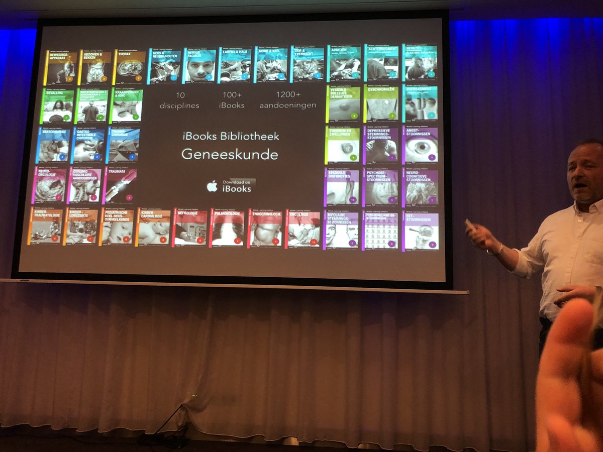 Jochen Bretschneider met de eerste presentatie op het Apple Teacher Community Event over de medische multitouch books #SuperMooieBoeken #AppleEDUChat