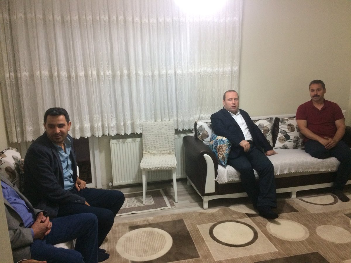 oktayilmaz18's tweet photo. İlçe Başkanımız @umutozkan1 bey @akturgutreis mahallemizde mehmet abimize taziye ziyaretinde bulundu @Ahmetsani02 @drsnbllii https://t.co/l0be6wCRms